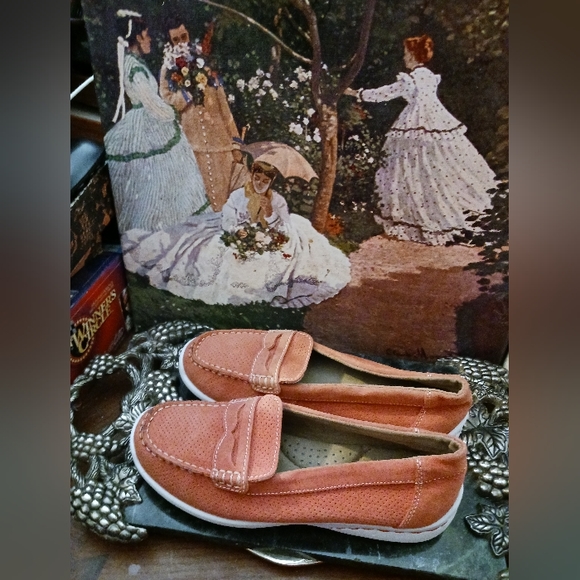 🛳 Bass Go To Comfort Women's Sz 7.5M Orange Coral Suede Slip On Penny Loafers - Picture 6 of 11